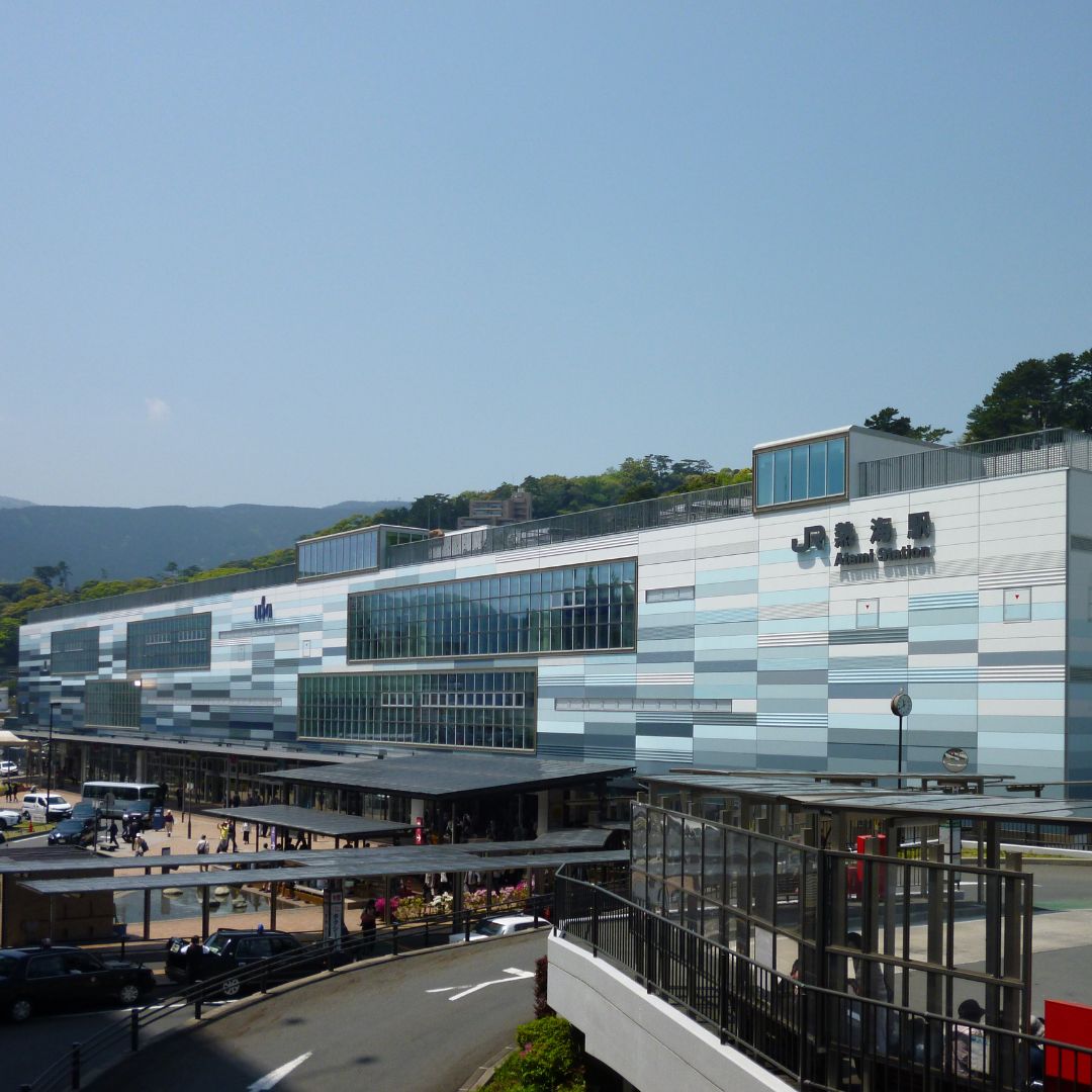 リブレットスタッフ